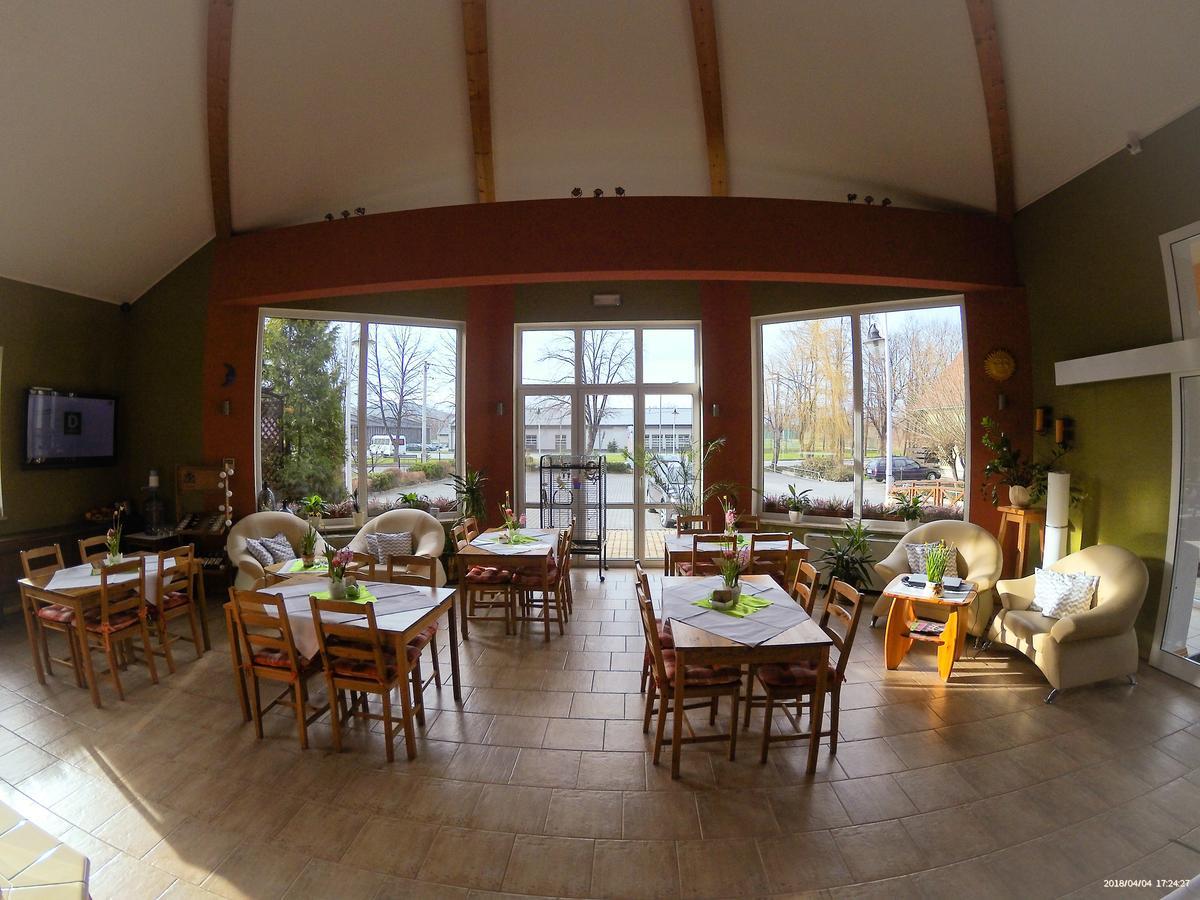 Hotel Krak Мисленице Екстериор снимка